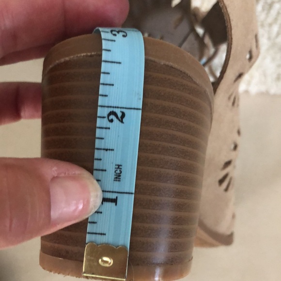 Sandals - Picture 8 of 8